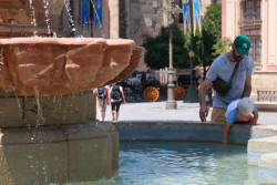 19 provincias est&aacute;n en aviso por calor, lluvias y olas, y habr&aacute; ca&iacute;da notable de m&aacute;ximas en el Norte