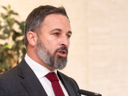Abascal aboga por un "entendimiento" con Feij&oacute;o para "echar a S&aacute;nchez": "Esa es la prioridad"