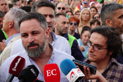 Abascal cree que el `cara a cara` de S&aacute;nchez y Feij&oacute;o "no responde a la realidad" y se queja de "discriminaci&oacute;n"
