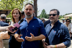 Abascal critica que PP y PSOE "parecen la misma cosa y act&uacute;an de la misma manera"