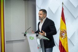 Abascal culpa a "Pedro  el Saunas" del llamamiento a la inmigraci&oacute;n: "Importamos a gente que no respeta a las mujeres"