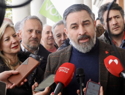Abascal dice que S&aacute;nchez subir&aacute; impuestos para poner el Ej&eacute;rcito a disposici&oacute;n de China o la UE y llama al PP a oponerse