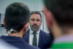Abascal insiste en su mano tendida, pero firme, al PP para conseguir mayor&iacute;as alternativas "desde la responsabilidad"