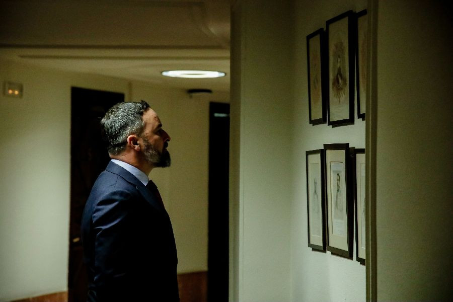 Abascal propone a Feijóo pactar una moción de censura y no aclara si