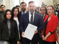 Abascal quiere que la moci&oacute;n de censura se debata antes de abril para intentar celebrar generales con las municipales