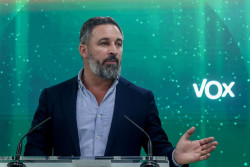 Abascal tiende la mano al PP para llegar a pactos y dice que ahora Feij&oacute;o tiene que elegir: "O Vox u otro camino"