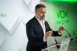 Abascal vincula al Open Arms con la violaci&oacute;n de una menor en Madrid e insiste: "Hay que hundirlos"