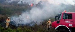 Activos dos incendios en Sili&oacute; y Pe&ntilde;a Cabarga.