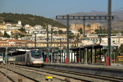 Adif levanta el l&iacute;mite de velocidad en un tramo de la l&iacute;nea Madrid-Barcelona y la deja en cuatro a 230 km