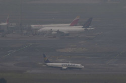 Aena aconseja consultar vuelos por el aviso rojo de lluvias torrenciales en Valencia, Castell&oacute;n y Tarragona