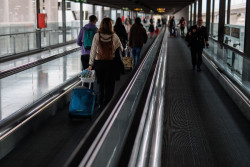 Aena avisa que no es posible pagar con tarjeta en los aparcamientos de los aeropuertos por fallo en Amazon Web Services