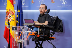 Al comunista Echenique le gustar&iacute;a cerrar el CNI y en ello est&aacute;n