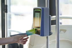  Al menos seis CCAA mantendr&aacute;n el descuento del 50% en transporte, Madrid lo ampl&iacute;a al 60% y otras 4 tienen dudas