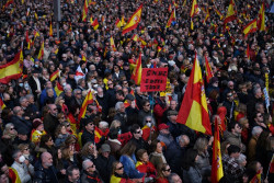 Arranca la manifestaci&oacute;n en Madrid contra el Gobierno de S&aacute;nchez con la presencia de Abascal y miembros del PP y Cs