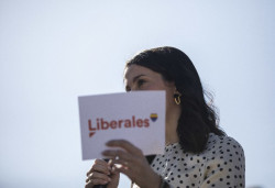 Arrimadas desvela que llam&oacute; a Abascal para presionar al PP a presentar una moci&oacute;n contra S&aacute;nchez por derogar la sedici&oacute;n