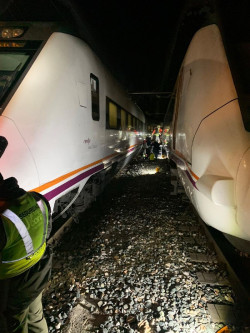 Ascienden a 13, tres de ellos menores, los heridos leves tras la colisi&oacute;n de dos trenes en &Aacute;lora