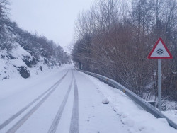 Ascienden a 31 las carreteras afectadas por la nieve, en una jornada sin complicaciones circulatorias