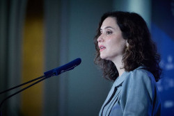 Ayuso cree que Espa&ntilde;a est&aacute; "a&uacute;n a tiempo" de apostar por nucleares y pide no condenarlas "por motivos ideol&oacute;gicos"
