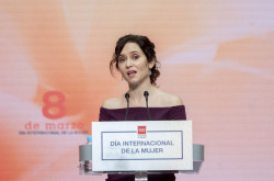Ayuso critica que se quieran "borrar los sexos" y pide a las mujeres que digan basta a "trampas e ideolog&iacute;a" en 8M