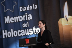 Ayuso, desde Auschwitz, hace un llamamiento a no olvidar "c&oacute;mo se perdi&oacute; la dignidad"