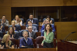 Ayuso dice que registro de objetores al aborto "pone en peligro" art&iacute;culos de la CE y rechaza "listas negras" en Madrid