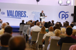Azc&oacute;n considera "extremadamente grave" que Alegr&iacute;a "difunda bulos con total impunidad" y cree que deber&iacute;a retractarse