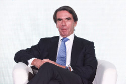 Aznar advierte de que, tras "salida masiva de etarras y blanqueamiento de Bildu", el precio siguiente ser&aacute; una consulta