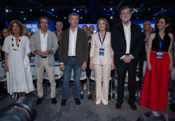 Aznar denuncia la "golfer&iacute;a estructural" de S&aacute;nchez y pide que "los delincuentes" cambien los despachos por la c&aacute;rcel