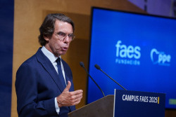 Aznar dice que en Espa&ntilde;a gobierna una "ineptocracia corrupta" y alerta de que un "sanchismo terminal" es "muy peligroso"