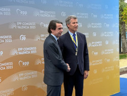 Aznar pide a la UE actuar ante el "retroceso democr&aacute;tico" en Espa&ntilde;a y ataca a S&aacute;nchez por no dar explicaci&oacute;n tras apag&oacute;n
