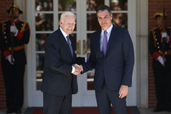 Biden comunica a S&aacute;nchez que Estados Unidos env&iacute;a dos destructores m&aacute;s a los cuatro que tiene desplegados en Rota (C&aacute;diz)