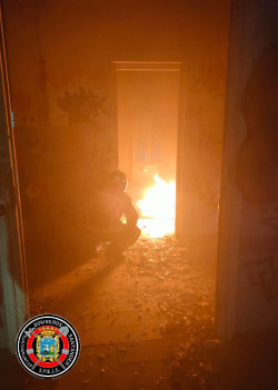 Bomberos de Santander sofocan un incendio en una casa vac&iacute;a en la isla de la Pedrosa