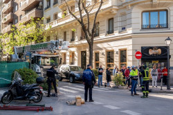 Bomberos eval&uacute;an el derribo del edificio afectado por la explosi&oacute;n en el distrito de Salamanca
