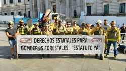 Bomberos Forestales claman por sus derechos ante el Congreso y convocan una manifestaci&oacute;n el 8 de octubre en Madrid