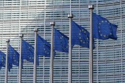 Bruselas retoma expediente a Espa&ntilde;a por falta de sanciones contra el abuso de interinos