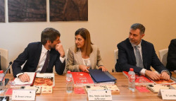 Buruaga ve la propuesta de triplicar la inversi&oacute;n en vivienda un "anuncio publicitario" de S&aacute;nchez