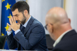 Bustinduy reclama tras el Consejo de Ministros hacer copart&iacute;cipes de su corrupci&oacute;n a los dem&aacute;s