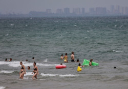 Calor, tormentas y oleaje ponen este domingo en riesgo a 11 CCAA de la mitad norte peninsular