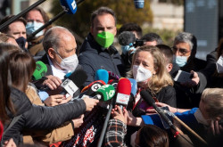 Calvi&ntilde;o avanza a Carlos San Juan, de `Soy mayor, no idiota`, que tendr&aacute; un plan de atenci&oacute;n en bancos para final de mes