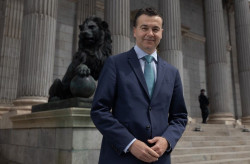 Campa&ntilde;a del PSOE para negar que Espa&ntilde;a tiene un Gobierno de Ultra izquierda.