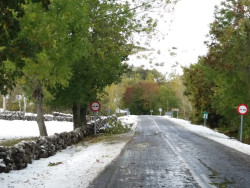 Cantabria contin&uacute;a hoy en riesgo por nieve en Li&eacute;bana y centro y valle de Villaverde