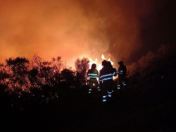  Cantabria tiene activos cuatro incendios en la Hoz de Santa Luc&iacute;a (Cabez&oacute;n de la Sal)