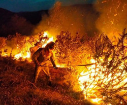 Cantabria tiene cuatro incendios forestales activos y tres controlados
