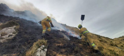 Cantabria tiene este viernes ocho incendios forestales, seis activos y dos controlados