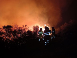 Cantabria tiene un incendio forestal activo en el monte Dobra y se mantiene el nivel 2 de alerta en 10 comarcas