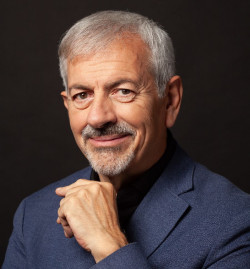 Carlos Sobera recala este domingo en el Teatro Casyc con la comedia `Inmaduros`