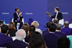 Casado comparte con Rajoy que "no hay dos sin tres" y que el PP recuperar&aacute; la econom&iacute;a porque "se repite la historia"