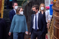 Casado da la raz&oacute;n a Bola&ntilde;os en que "votar en contra de la reforma laboral, es votar a favor de la del PP de 2012"
