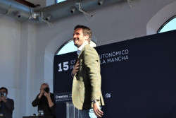Casado dber&iacute;an de arreglar su casa, el PP, antes de atacar a los comunistas socialistas etc. que est&aacute;n hundiendo Espa&ntilde;a