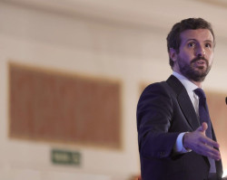 Casado: "Espa&ntilde;a debe volver a ser decisiva en el mundo y no resignarse a ser rescatada por la solidaridad ajena"